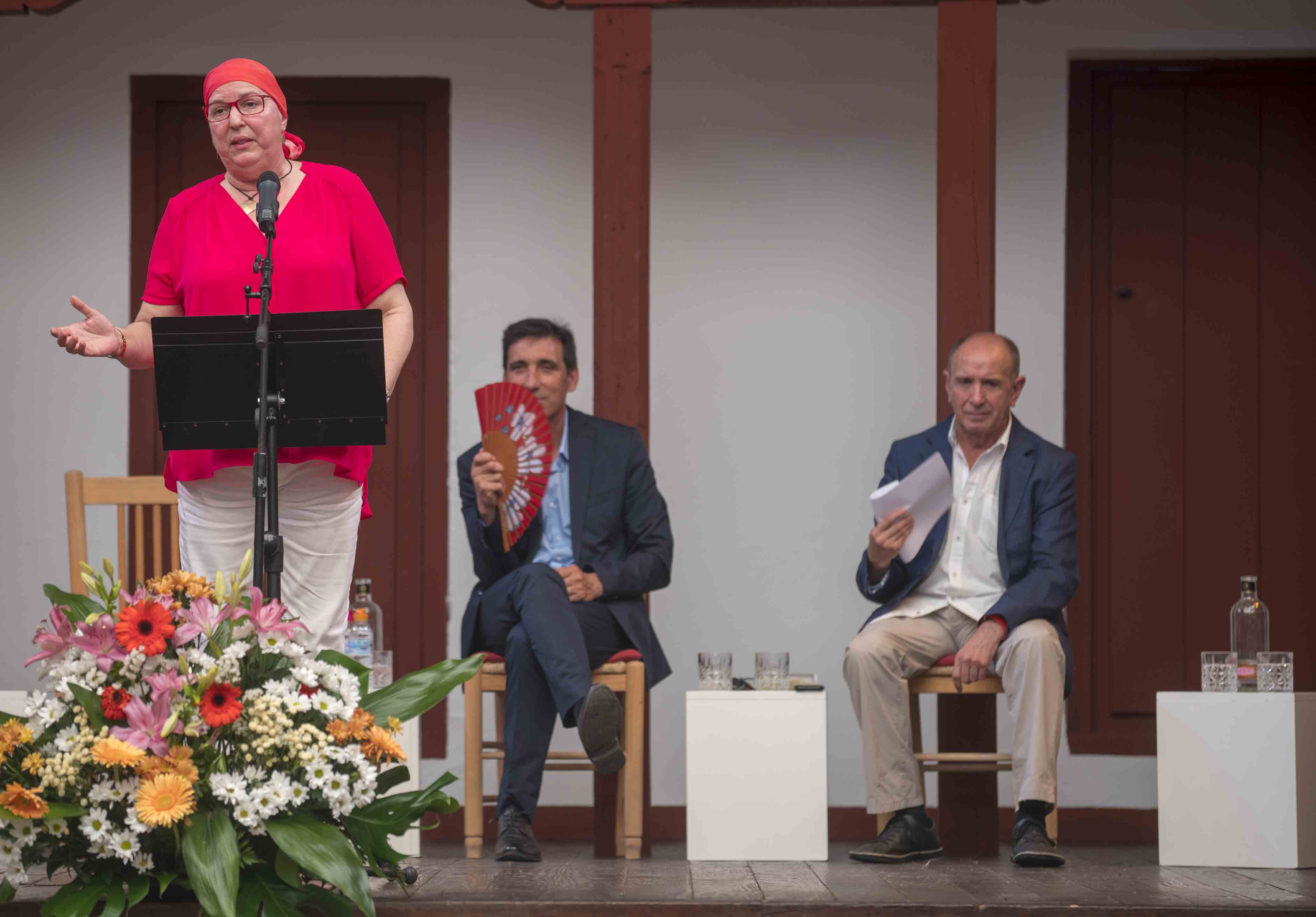 La profesora Montserrat Rayo presenta su primera novela