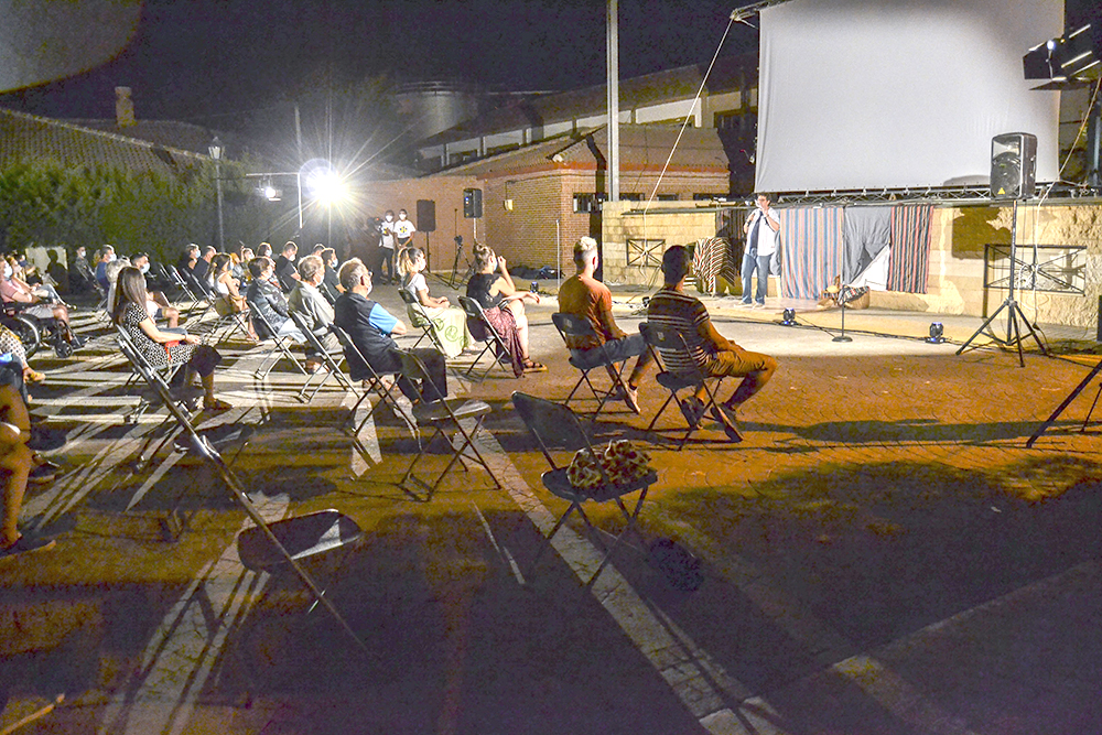 ‘Vi-viendo Calatrava’ emociona y hace reír a los vecinos de Bolaños en una noche mágica de reencuentro con el ocio y la cultura