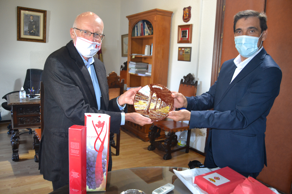 El embajador de Canadá visita Almagro