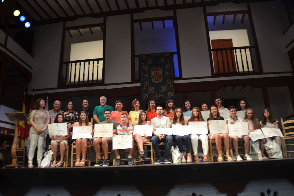 Los mejores alumnos del curso 2018-2019 reciben el premio a la excelencia académica