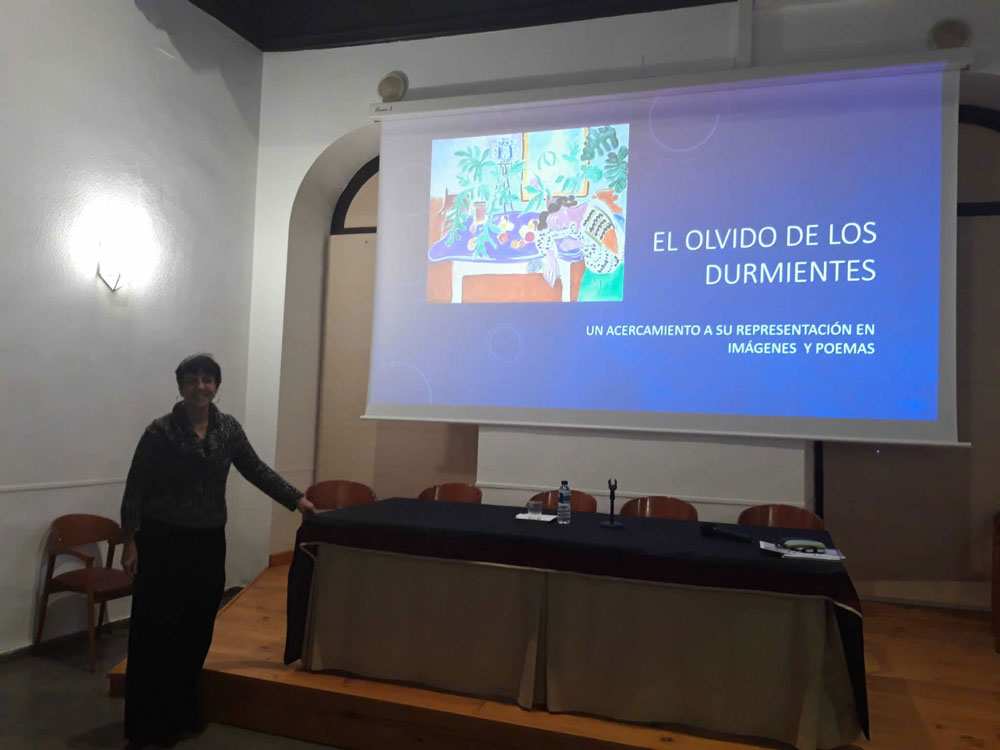 Elena Arenas abrió los ojos al sueño en la pintura y la poesía