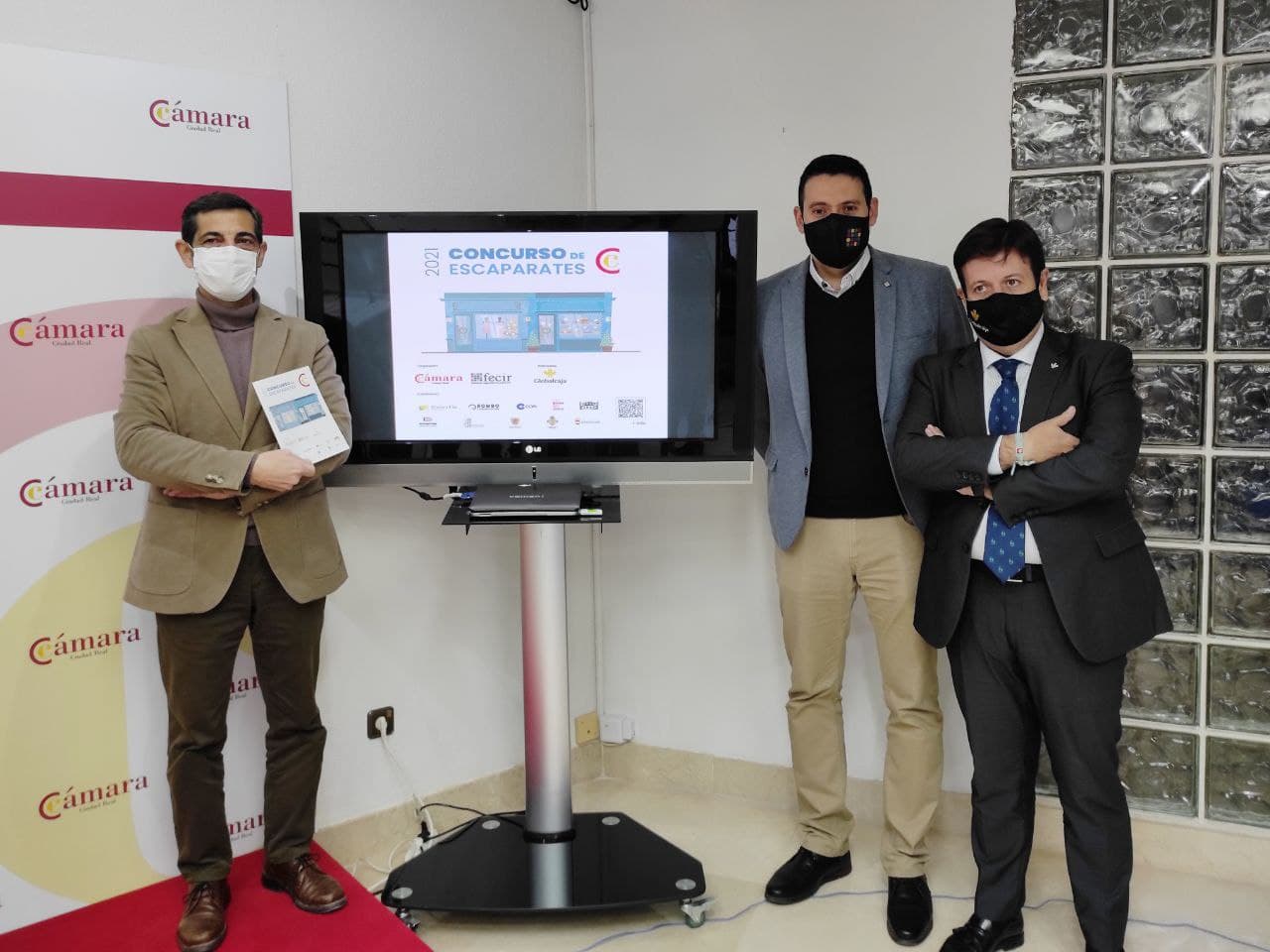 El Concurso de Escaparates Navideños de la Cámara y Fecir apuesta por la dinamización del pequeño comercio añadiendo una nueva categoría de premio local.