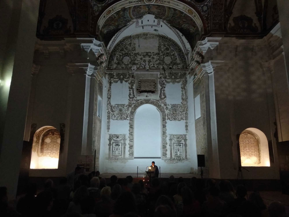 La iglesia de San Agustín se llenó de ánimas, difuntos y muerte en la Noche de los Difuntos