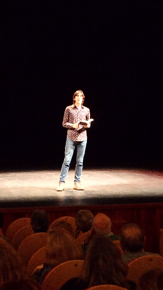 Benjamín Prado llenó con su voz la tercera cita del 34 Encuentro de Poesía Española