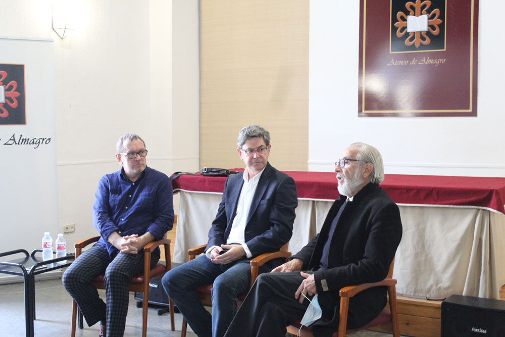 El Ateneo celebra su XXII aniversario con un coloquio con Francisco Ortuño
