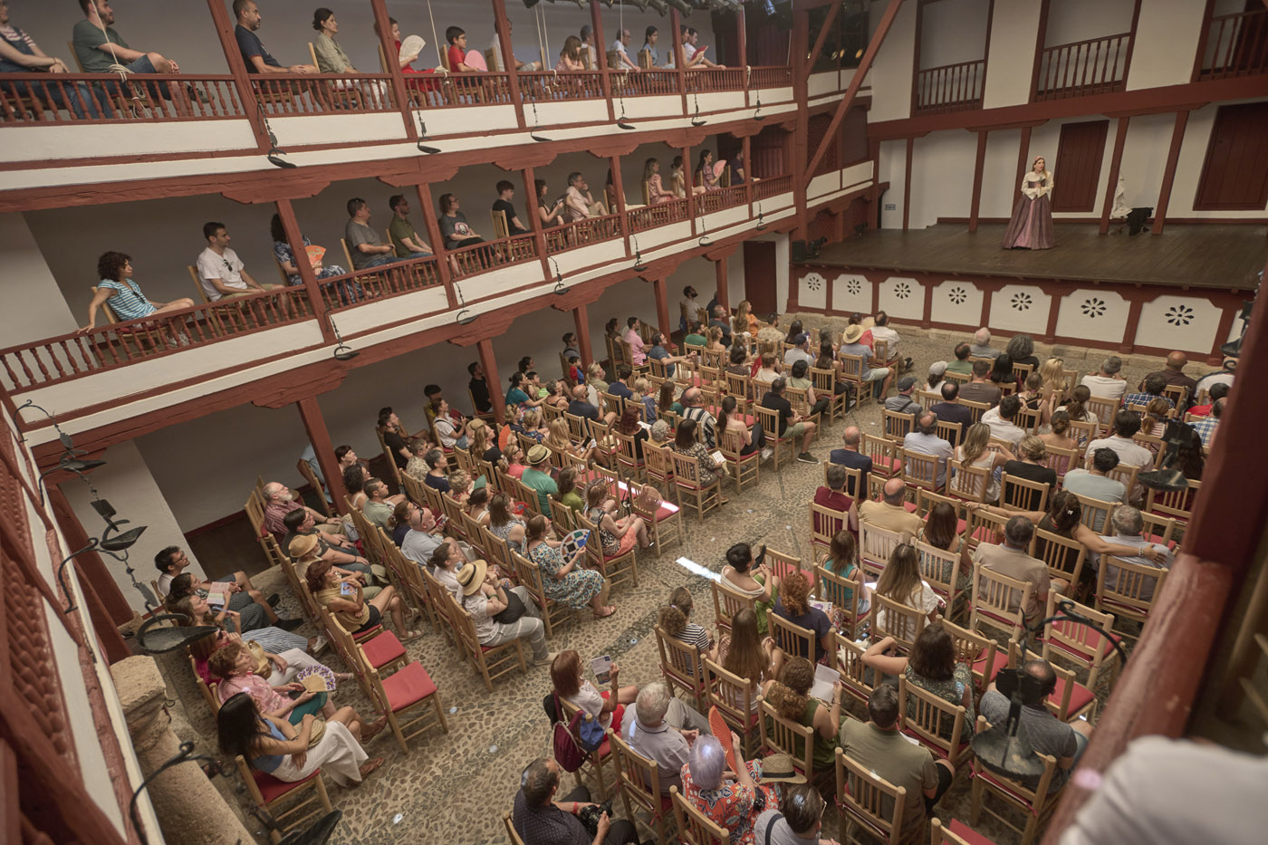 El Ayuntamiento autoriza la ampliaci�n de cierre de los establecimientos de hosteler�a una hora m�s de su correspondiente horario habitual durante agosto