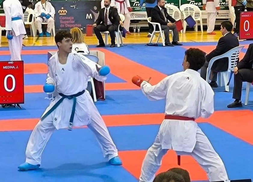 Almagro se siente orgulloso de sus jóvenes karatecas