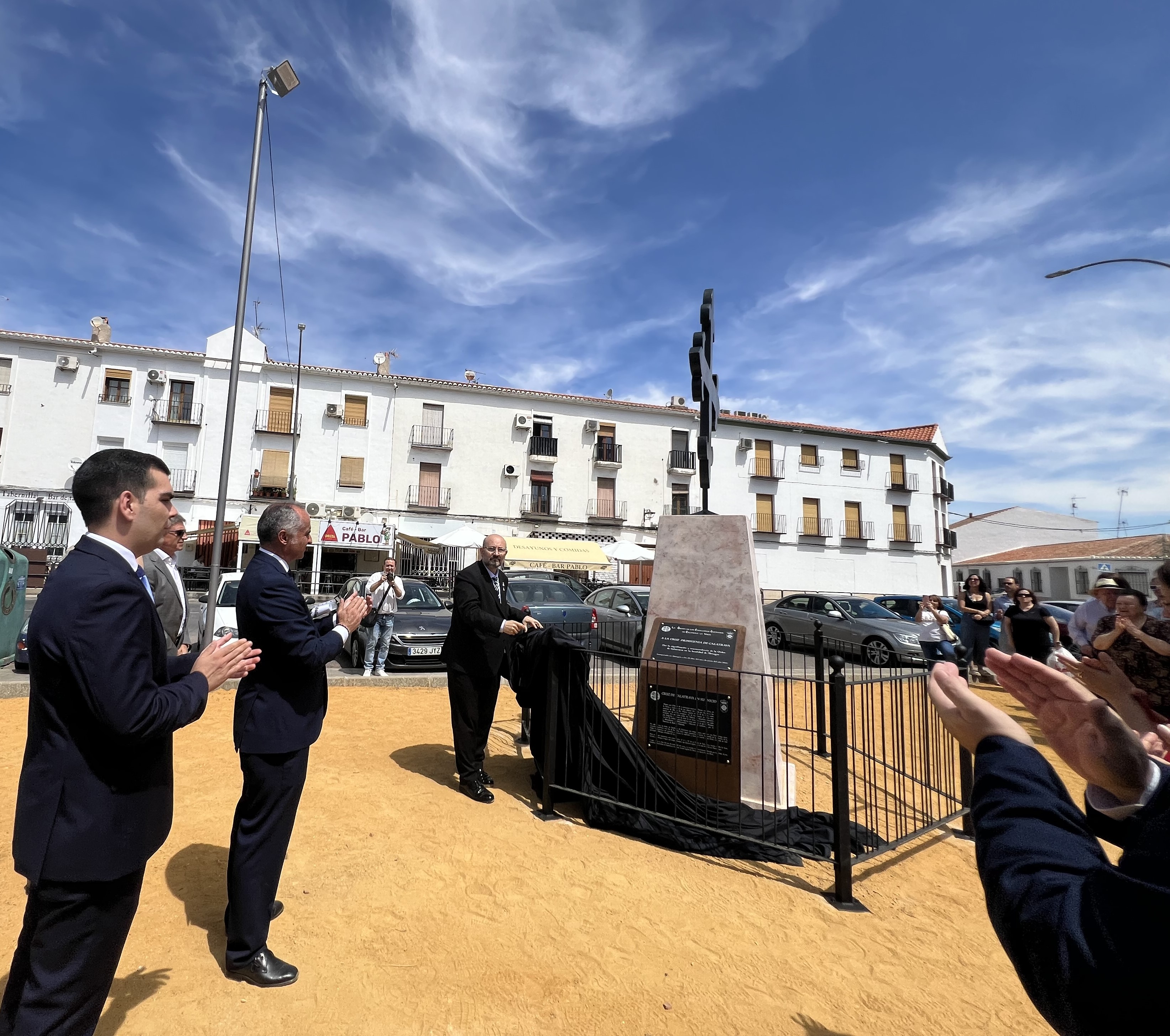 Almagro se embellece con el monumento a la Cruz de la Orden de Calatrava 