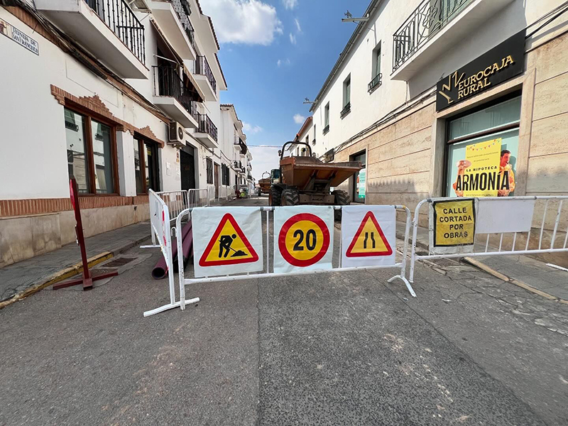 Continúan las obras de mejora de la canalización eléctrica